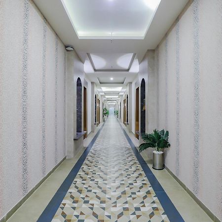 Oyo Hotel Fountain Surat Ngoại thất bức ảnh